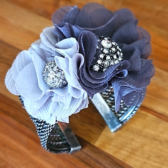 Jewelry - Pretty Floral Bracelet / Cuff, One Size Fits All, Adjustable
